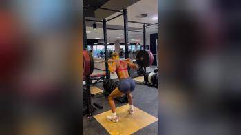 video of hot ass doing squats