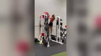 video of she can do pullups