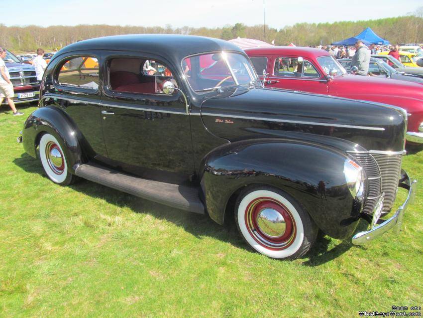 Ford Deluxe