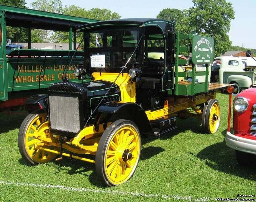 Antique Vehicles 1920 Republic Truck