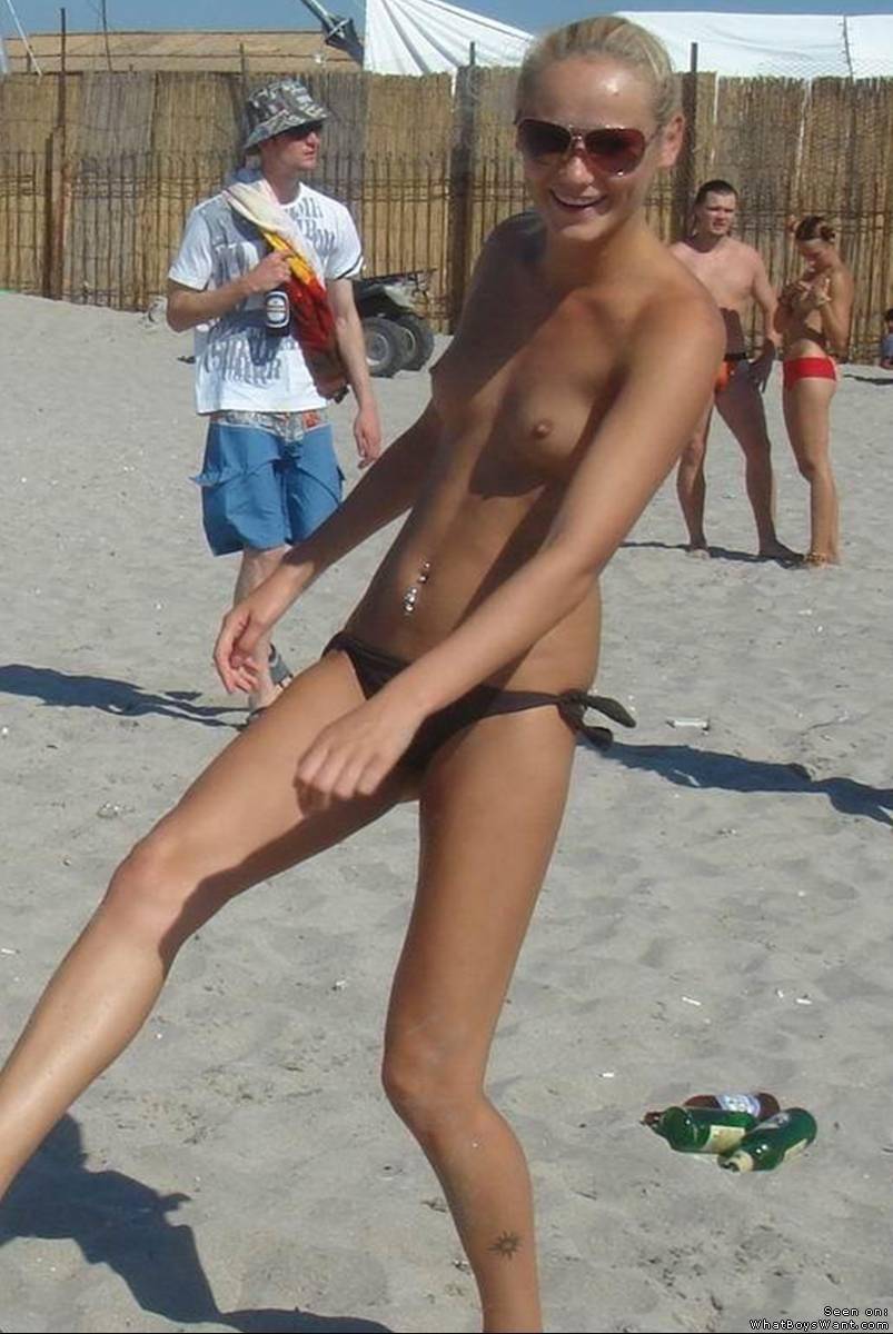 A random selection V17 - all nude amatuer : Babes > Nude Public Babes -  WhatBoysWant