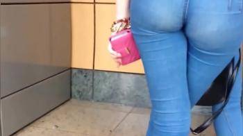 video of candid very sexy ass in jeans
