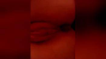 video of Beauty makes a nice closeup playing with her pus