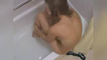 video of hot babe bating in the tub