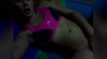 video of Girl in sportbra bating bottemless