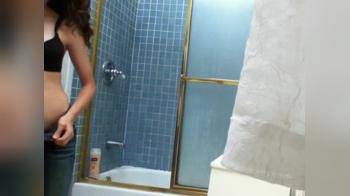 video of espiaducha skinny latina girl showering