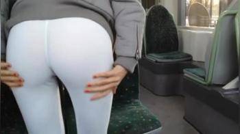video of GF likes it kinky flashes and gives a bus blowjob