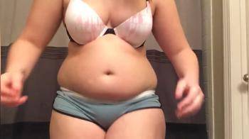 video of Chubby GF teasing with her body 