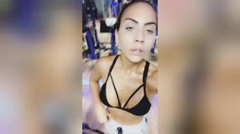 video of Hot fitgirl in the gym