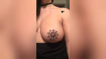 video of Snapchat pulling of her nipple decoration