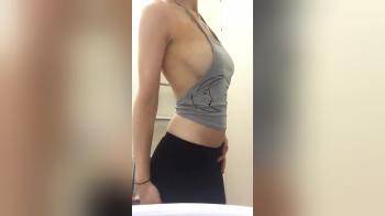 video of fit girl shows her tits