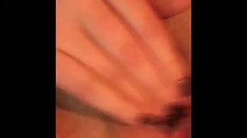 video of She is fast rubbing her clit 