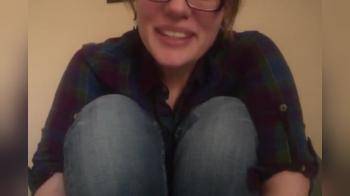 video of masturbation with her legs up and jeans on her knees