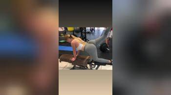 video of hot ass in the gym doing workout