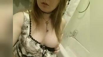 video of Girl showing her tits on cam