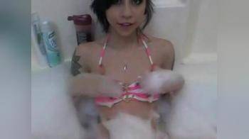 video of Tattoed girl baths for webcamers 