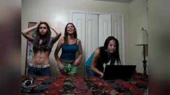 video of 3 girls sexy dancing in bedroom 