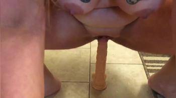 video of Curvy babe loves her dildo