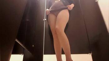 video of dressing room short bate in her socking