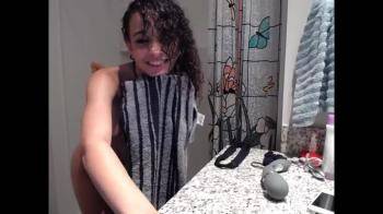 video of Teen loving to cam in the shower 