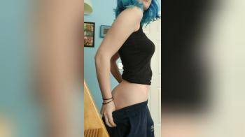 video of blue hair babe reveals perfect body