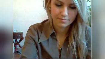 video of hot cute blonde spreads her ass in front of cam