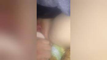 video of Shiloh Bate close up blurry bate video