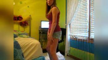 video of Sexy teen in hot shorts dancing
