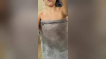 video of She drops her towel and shows off her curves