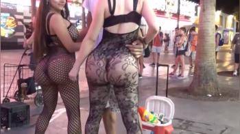 video of Two twerking white arses