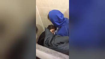 video of Friend filming while girl sucks off his cock on toilet