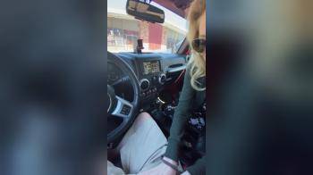 video of VERY public blowjob in car