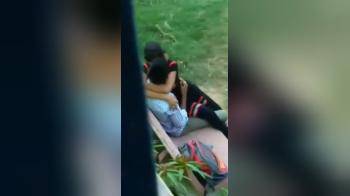 video of Guy convinces his girlfriend to fuck in the park