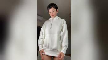 video of Sexy short hair GF flashing her petite body