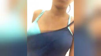 video of sexy dark skinned girl shows amazing rack