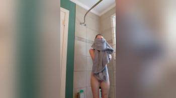 video of Cute college girl shows of her petite body just after the shower