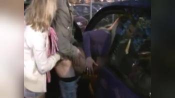 video of Two girls suckand fuck a guy on the parking, what a lucky guy