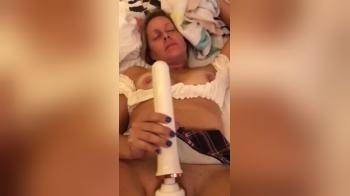 video of Wand the wife slit