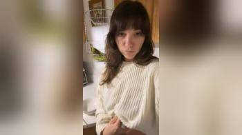 video of Beauty shows her tits in kitchen