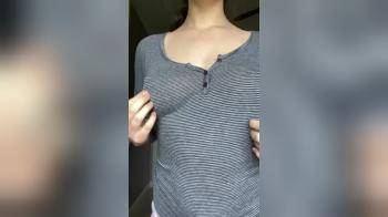 video of Lady reveals her big boobs and long nipples