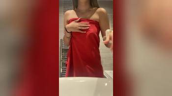 video of Tight 19yo teen babe does quick reveal