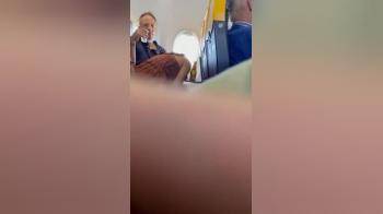 video of sucking cock in the airplane and doesnt realize she s being filmed