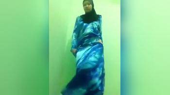 video of Arab Muslim wife strips down naked
