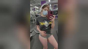 video of Flashing tits at the gym