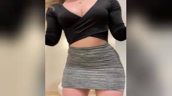 video of Faceless Babe Shows Off