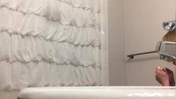 video of Thick girl shower spy cam