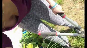video of Downboluse of the wife in the garden