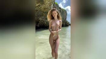 video of Hot babe in tropical paradise