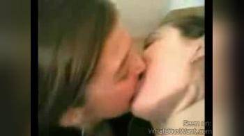 video of lesbian  kiss ely1