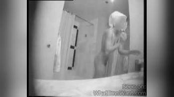 video of B&W Gilfriend In bathroom